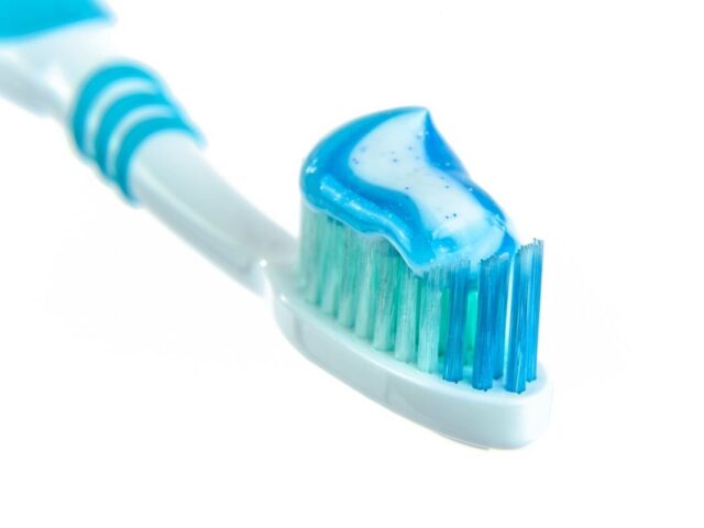 Terapkan rutinitas menyikat gigi sejak usia muda untuk kesehatan
