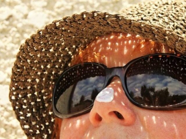 Perbedaan sunscreen dan sunblock, jangan sampai salah pilih