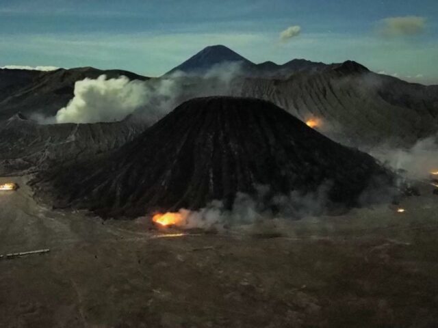 Daftar 15 gunung api yang populer di Indonesia