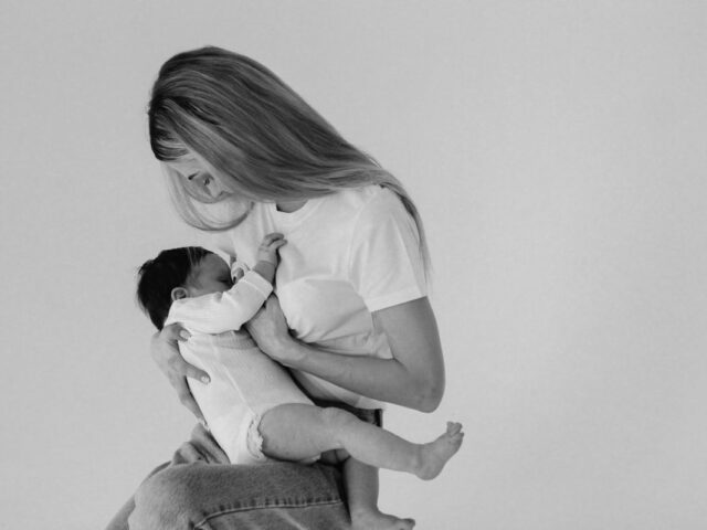 Psikolog: Tetap berikan anak ASI meski ibu alami baby blues