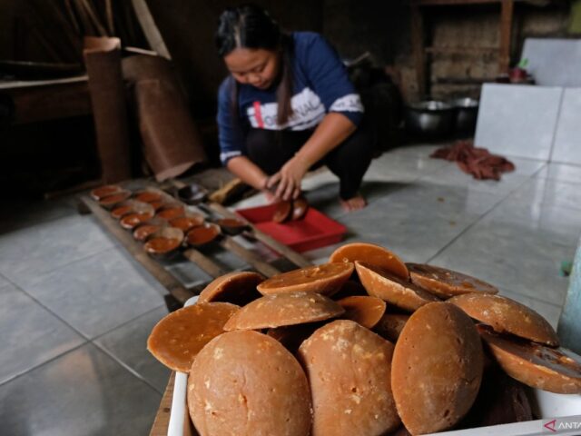 Melihat perbandingan gula putih dan gula aren untuk kesehatan