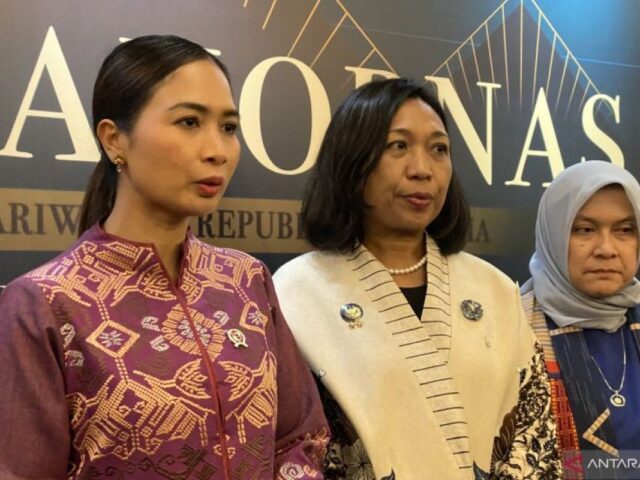 Wamenpar: Kebaya beri pengalaman menarik pada turis seperti hanbok